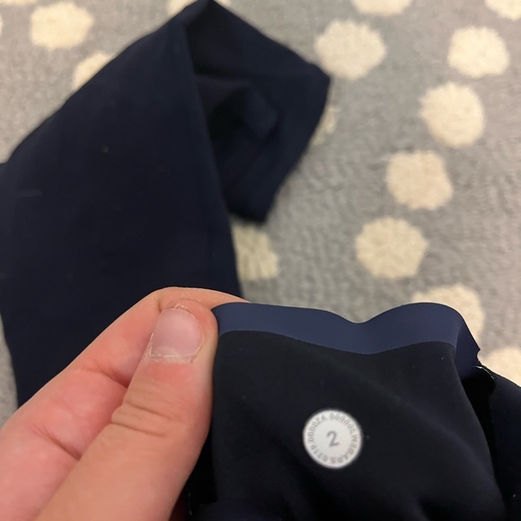 Navy in movement crop lululemon leggings - Picture 6 of 7